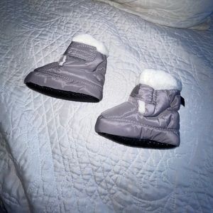 Kunder Baby/toddler (8mo-12mo) Velcro Snow Boots (super soft inside) //BRAND NEW